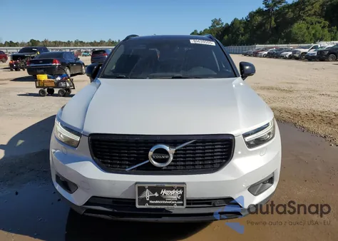 2022 Volvo Xc40 T5 R-Design z USA, uszkodzony, nr VIN YV4162UM1N2646524